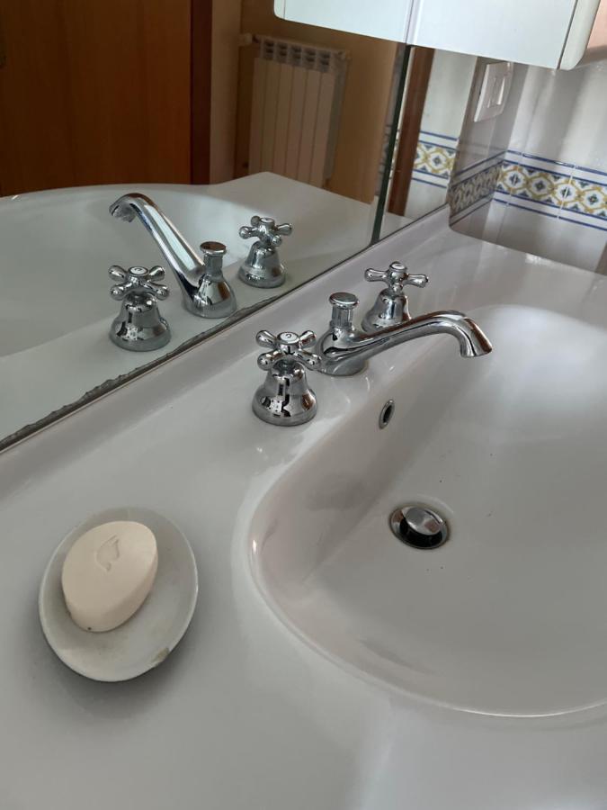B&B Le Tre Rose Di Maria Pedara Buitenkant foto