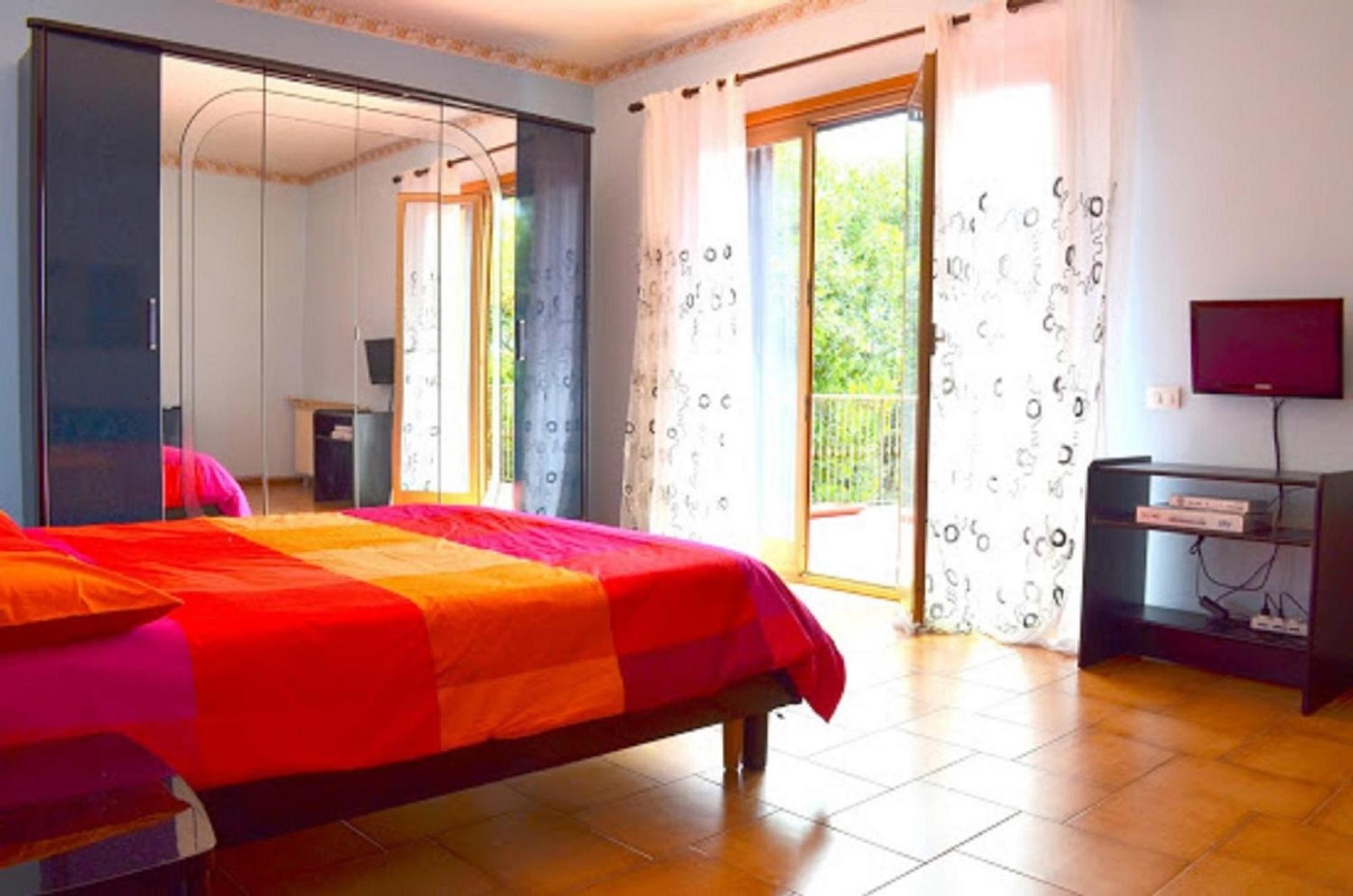 B&B Le Tre Rose Di Maria Pedara Buitenkant foto