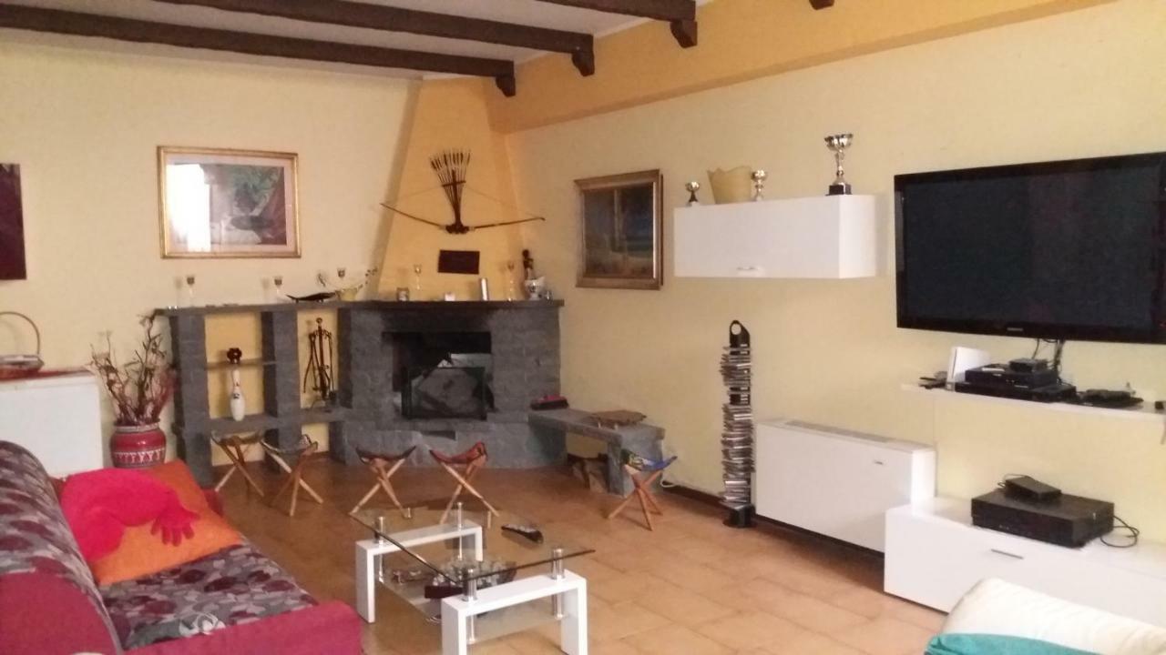 B&B Le Tre Rose Di Maria Pedara Buitenkant foto