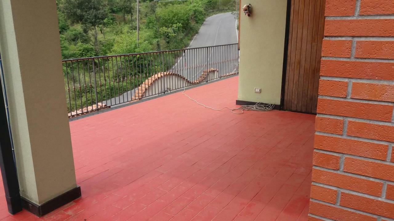 B&B Le Tre Rose Di Maria Pedara Buitenkant foto
