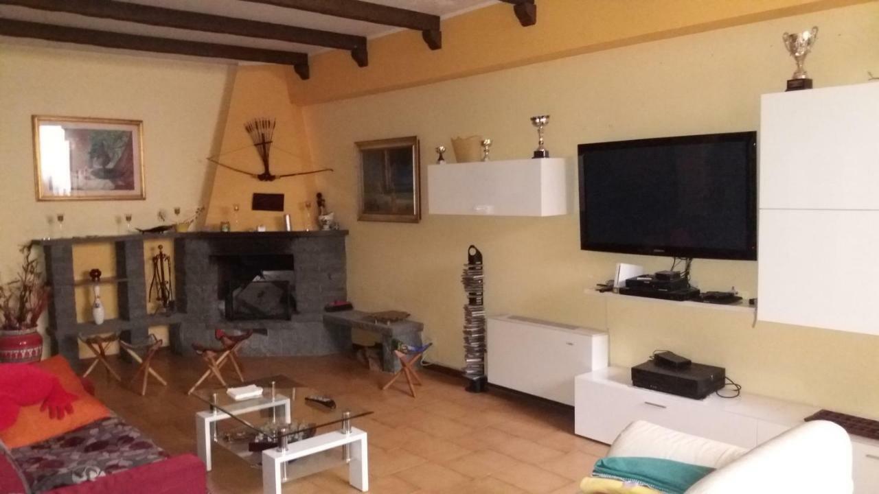 B&B Le Tre Rose Di Maria Pedara Buitenkant foto