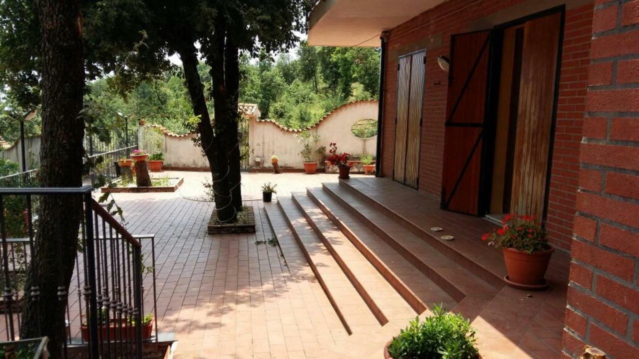 B&B Le Tre Rose Di Maria Pedara Buitenkant foto