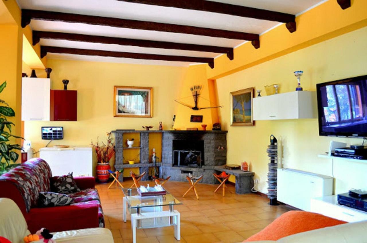 B&B Le Tre Rose Di Maria Pedara Buitenkant foto